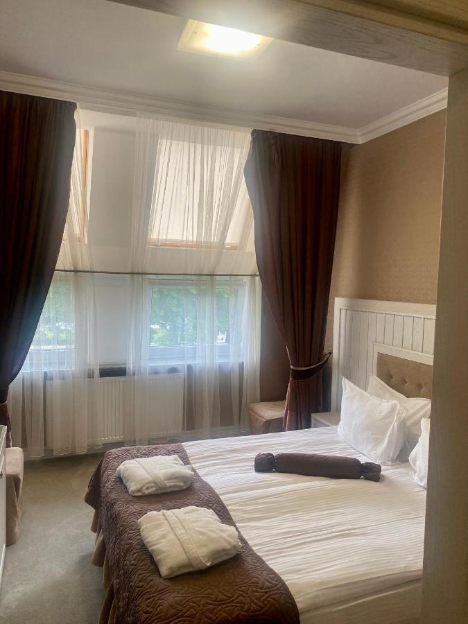 Boutique Hotel Deluxe Камианец-Подилский Екстериор снимка