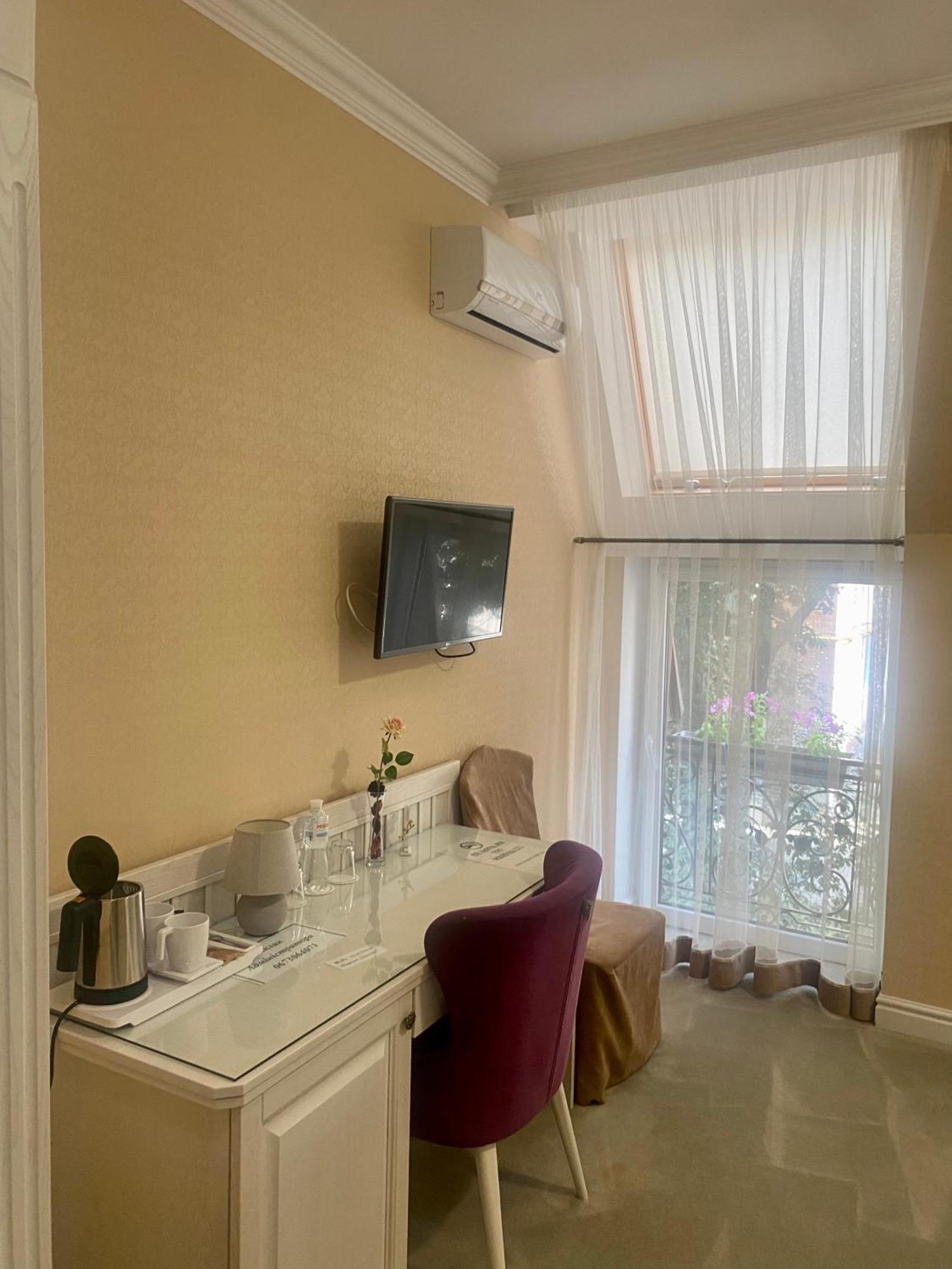 Boutique Hotel Deluxe Камианец-Подилский Екстериор снимка